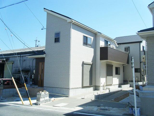 Local photos, including front road. Local (September 27, 2013) Shooting 1 Building