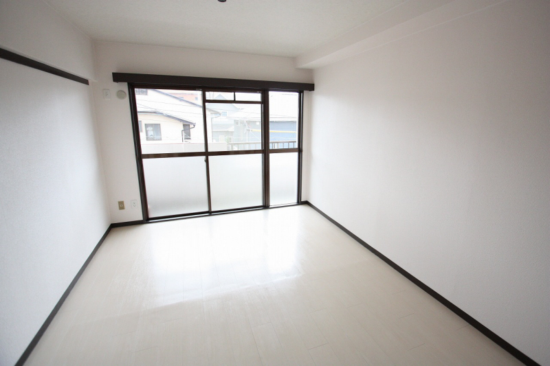 Other room space. It is next to the Western-style Japanese-style room. 