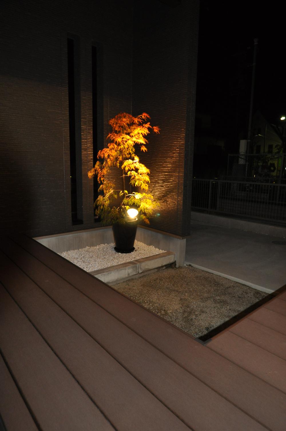 Model house photo. Maple of light-up Tsuboniwa