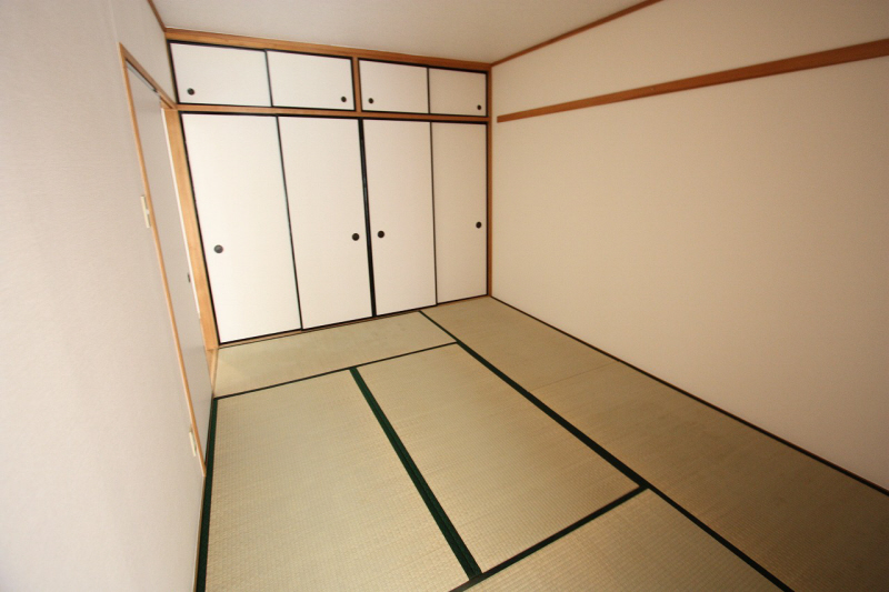 Living and room. One of the rooms are Japanese-style room.