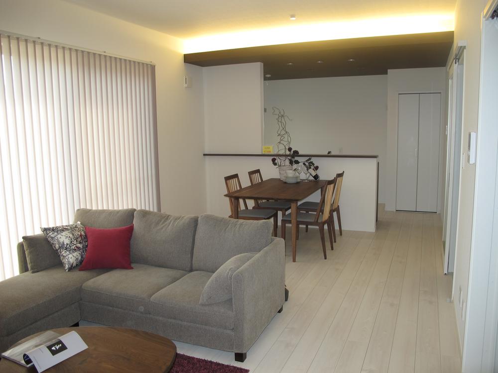 Living. LDK photo. Ceiling height and 2m70cm, It has become a open space, Indirect lighting will produce a graceful moments. 