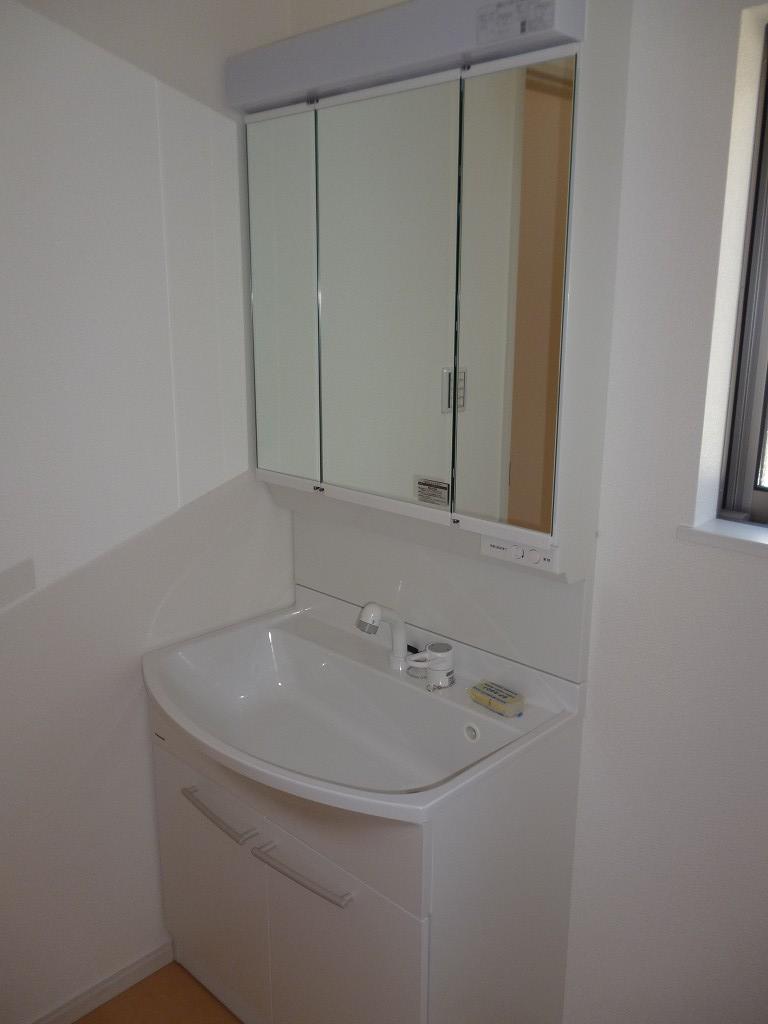 Wash basin, toilet. Indoor (September 2013) Shooting