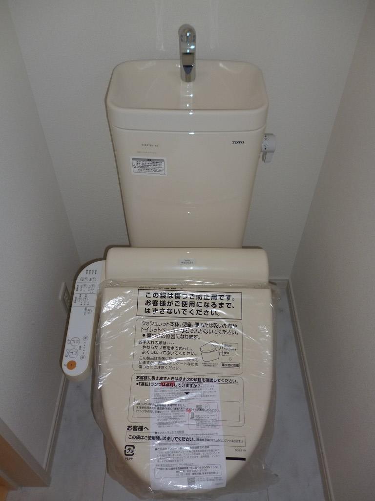 Toilet. Indoor (September 2013) Shooting