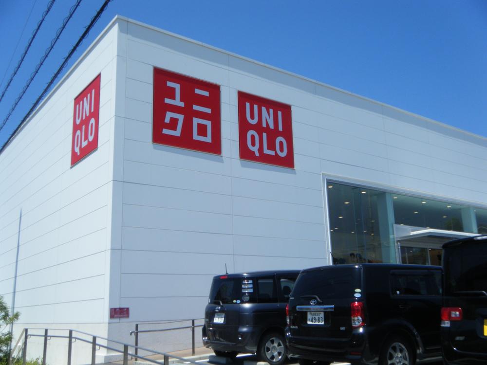 Shopping centre. 1031m to UNIQLO Nagakute shop