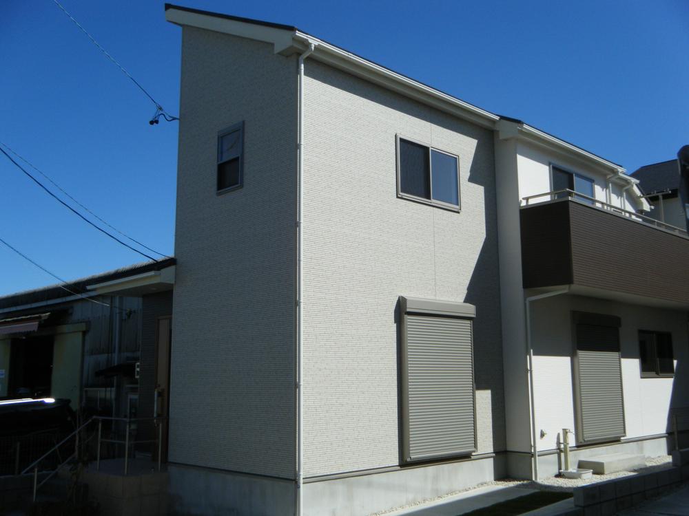 Local appearance photo. 1 Building