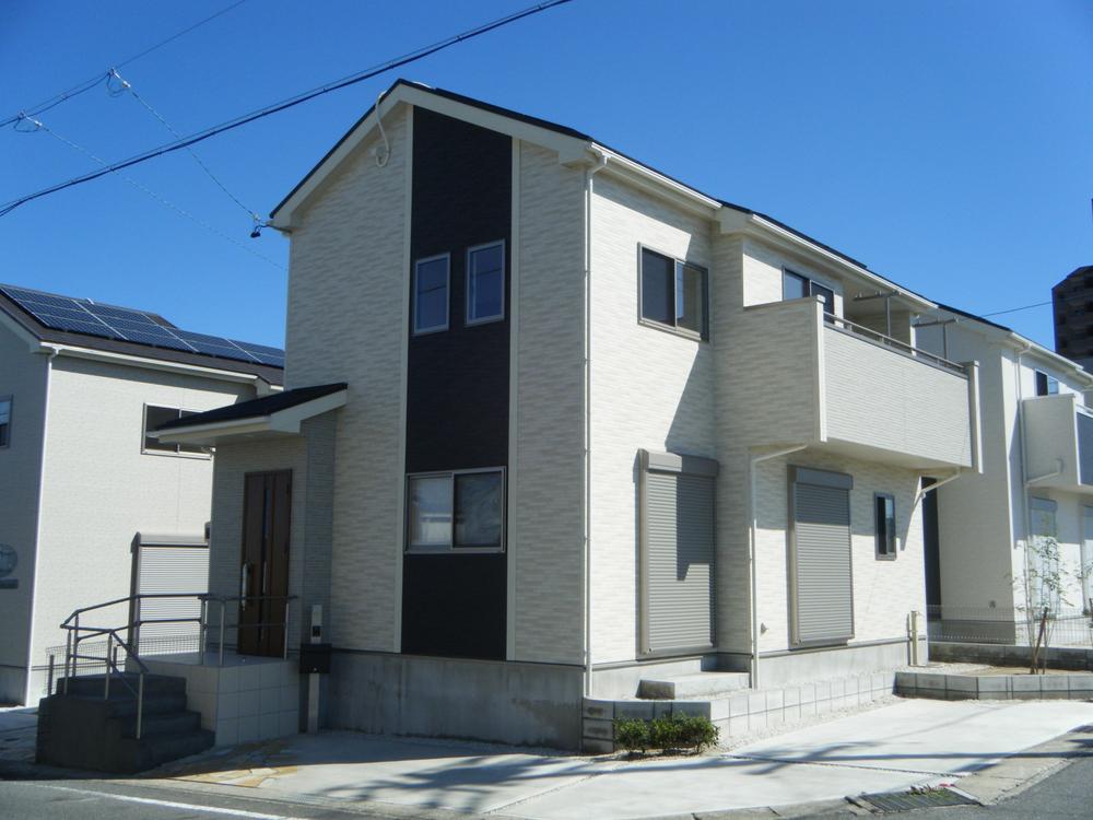 Local appearance photo. Building 3