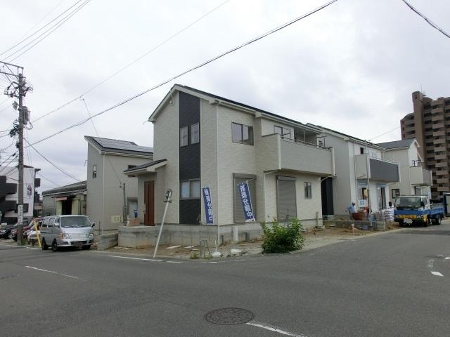 Local appearance photo. Building 3 is the southwest corner lot