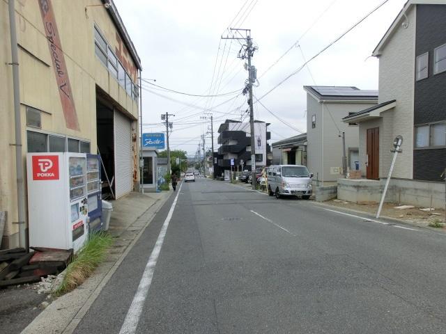 Local photos, including front road. West front road