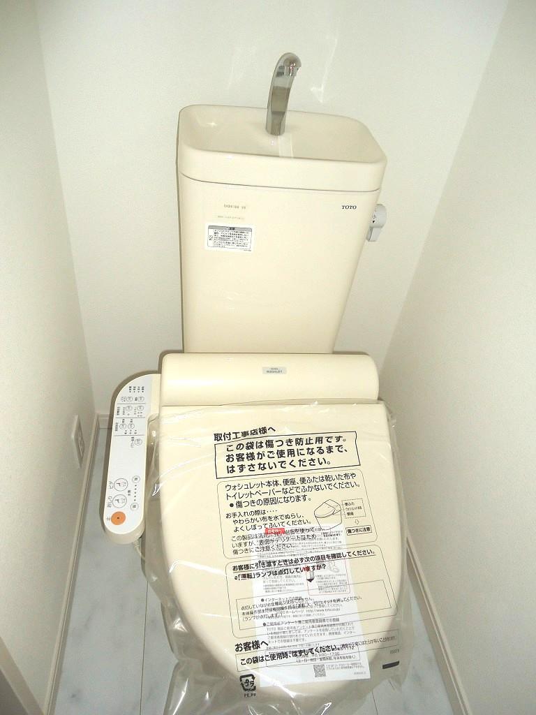 Toilet. Indoor (September 2013) Shooting