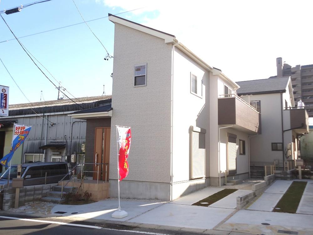 Local appearance photo. Local (12 May 2013) Shooting