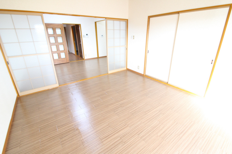 Other room space. Pretty Hiroissu