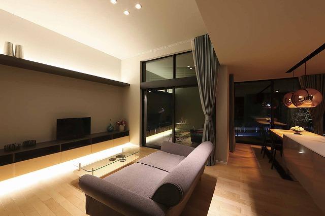 Living. Open-minded living with a blow