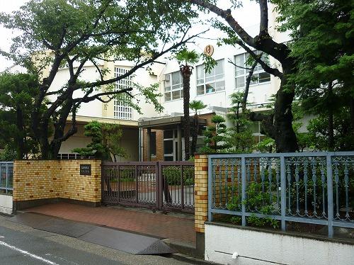 Primary school. 3-minute walk from the 240m thousand years elementary school until the thousand years elementary school. It is a safe and secure school area. kindergarten, Also adjacent park. 