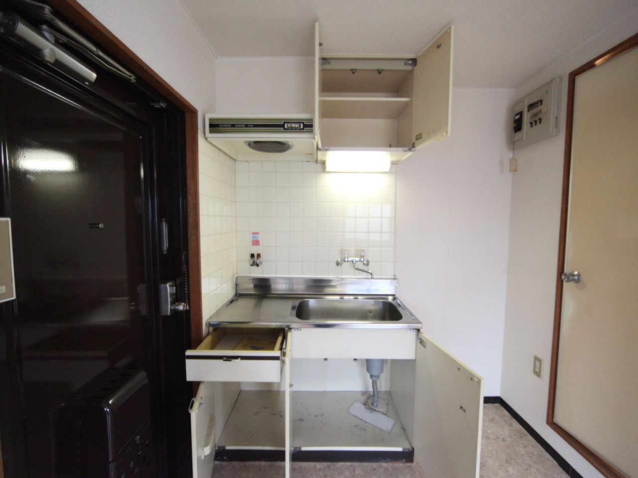 Kitchen. kitchen Two-burner gas stove installation Allowed