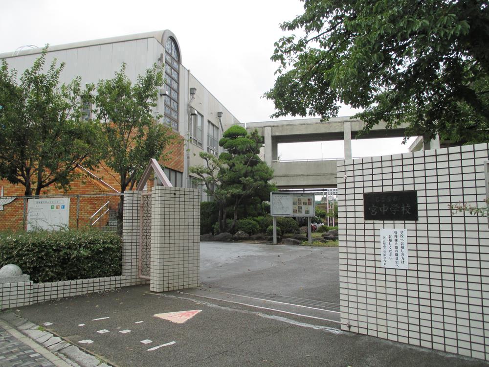 Junior high school. 2070m to Nagoya Tatsumiya junior high school