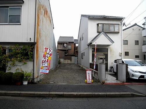 Local photos, including front road. Construction plans site, including front road