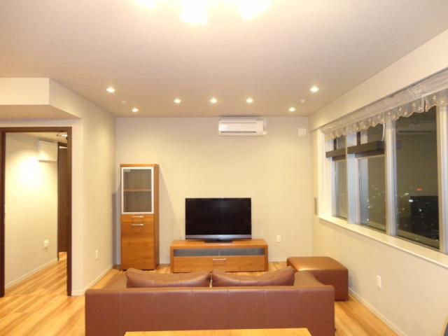 Living. Indoor (12 May 2013) Shooting Household goods such as furniture are not included in the sale price