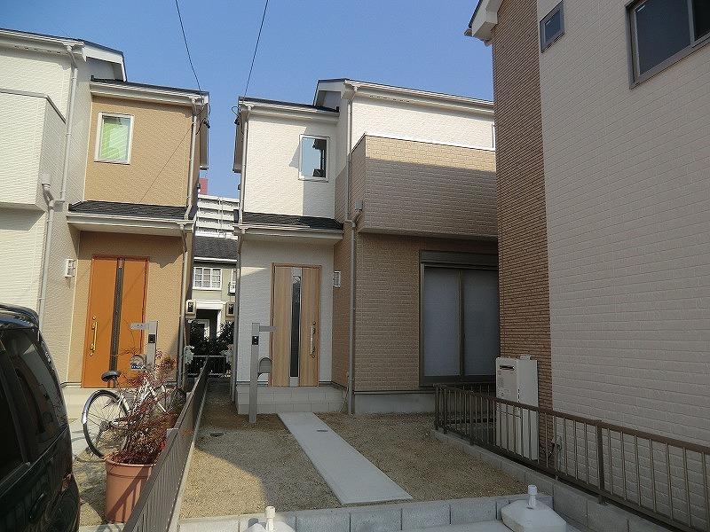 Local appearance photo. Local (12 May 2013) Shooting