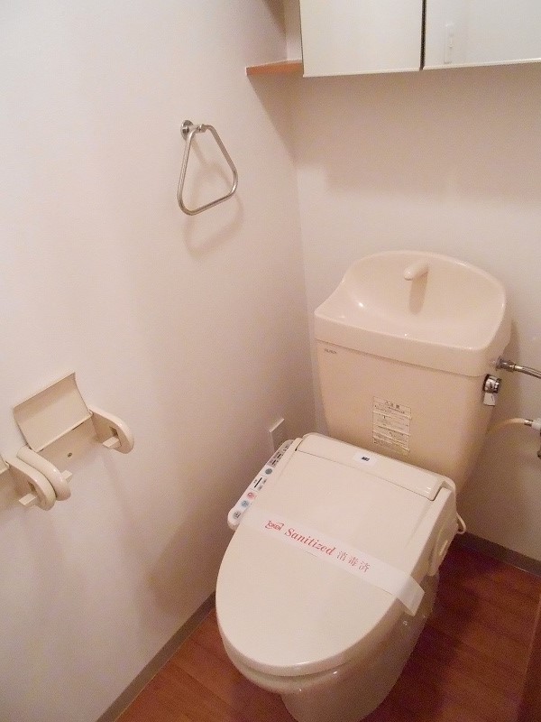 Toilet. Hot water battlefield toilet seat