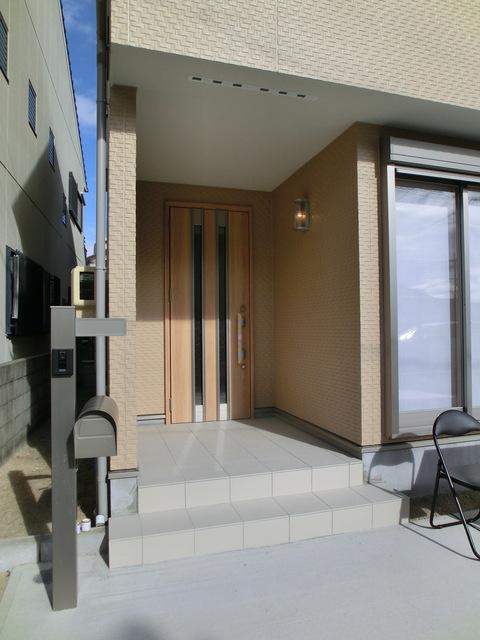 Entrance. 1 Building entrance