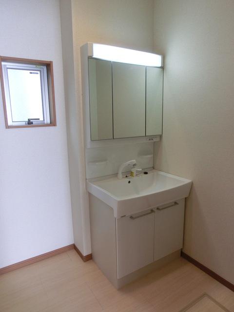 Wash basin, toilet. Wash basin (1 Building)