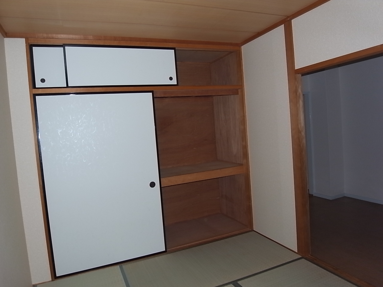 Receipt. Japanese-style room 6 quires Storage rich have