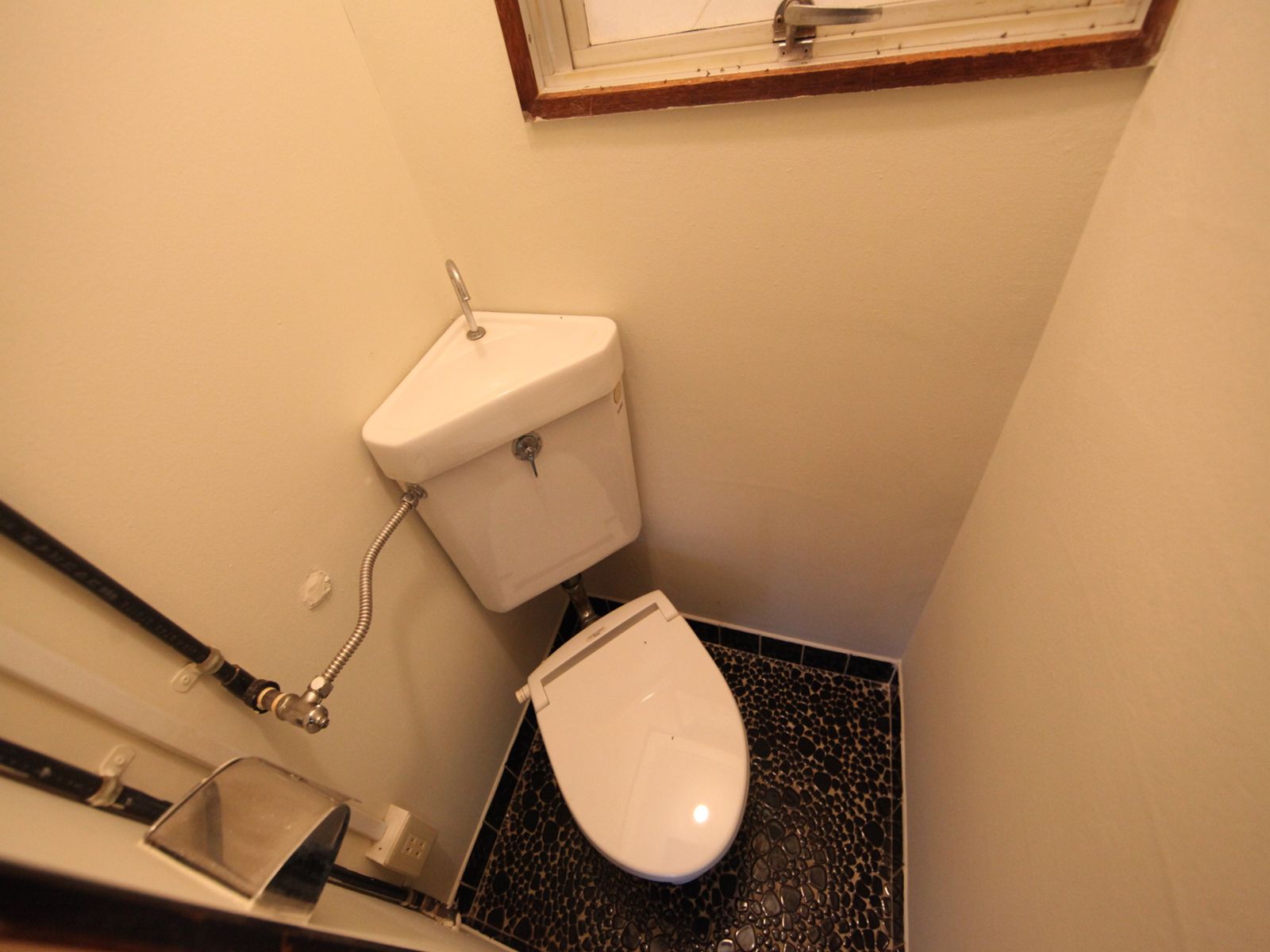 Toilet. bus ・ Restroom Heating toilet seat