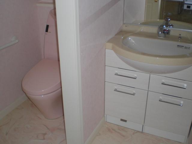 Toilet. Interior 2F