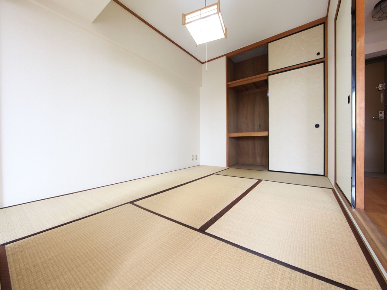 Living and room. Japanese-style room 6 quires Closet has been enhanced