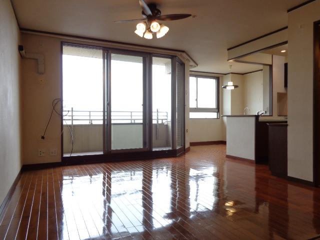 Living. Living December 2013 shooting (not household goods, etc. are included in the sale price)