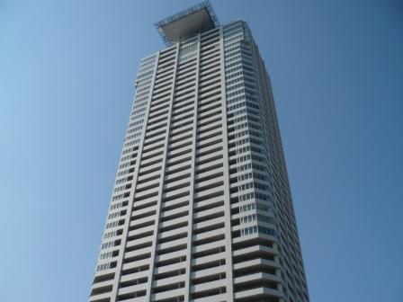 Local appearance photo. The ground 161.85m, 47-storey.