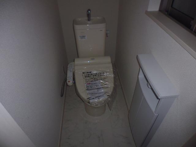 Toilet. 2013.12.2 shooting