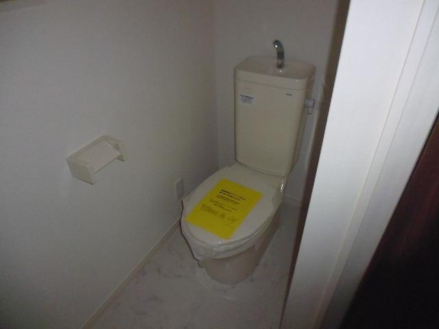 Toilet. 2013.12.2 shooting