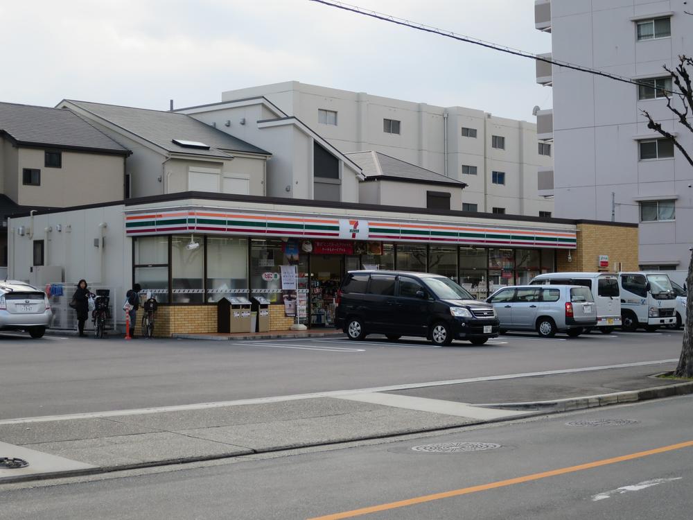 Convenience store. Seven-Eleven Nagoya Minato-ku, Nanaban cho shop