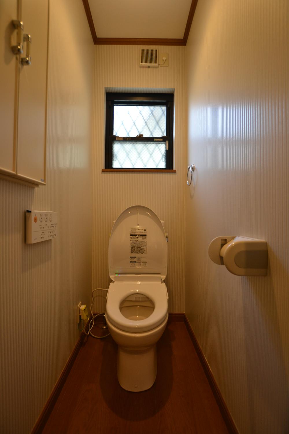 Toilet. 1F Warm water toilet seat new goods exchange