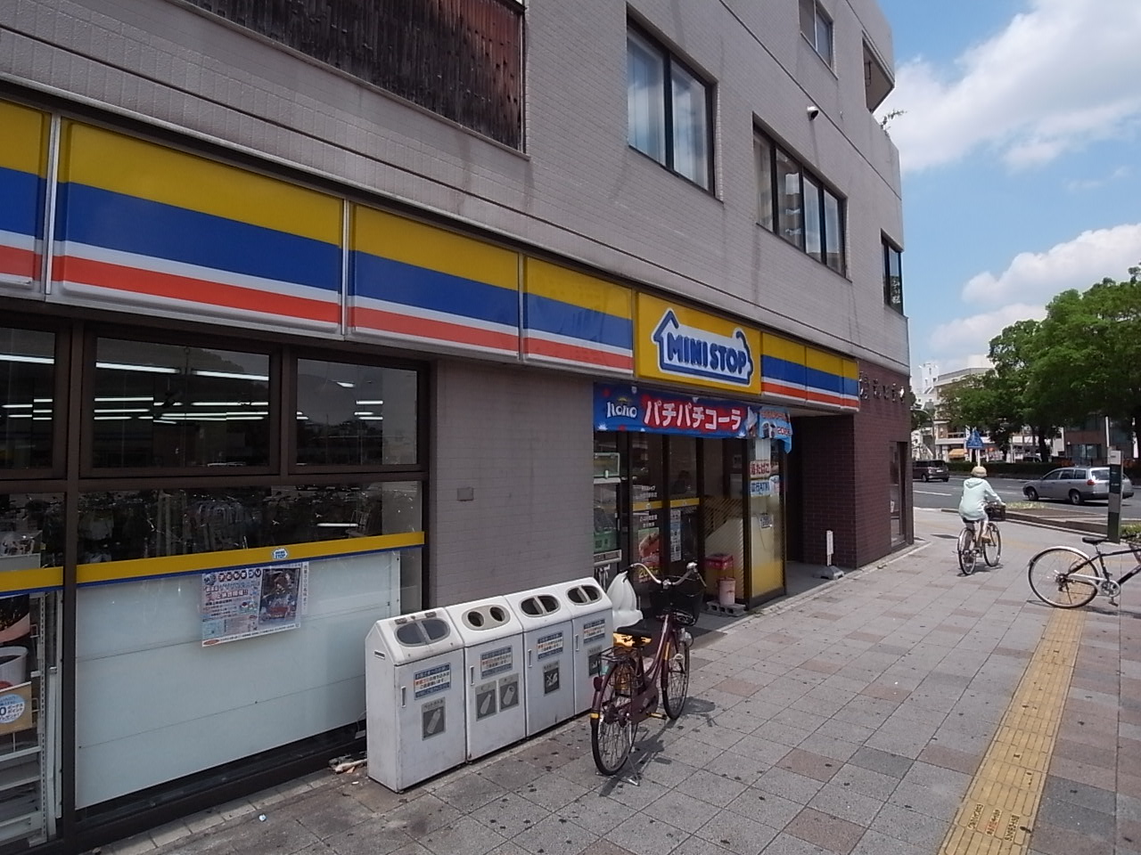 Convenience store. MINISTOP Jingunishi Station store up to (convenience store) 320m