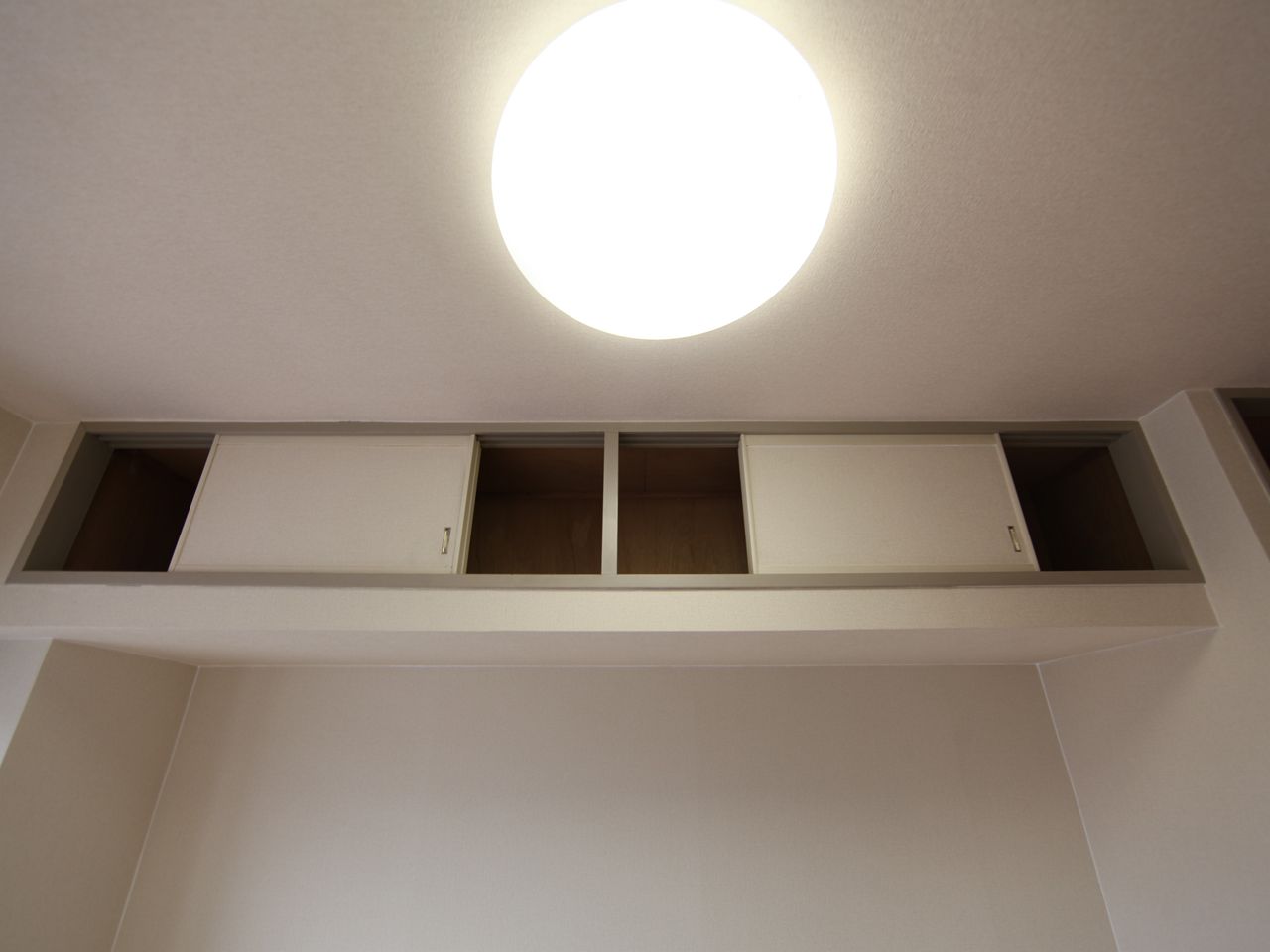 Other. With in-room lighting With ceiling shelves