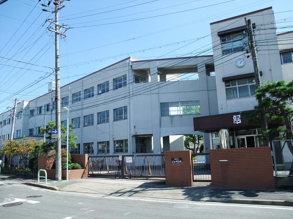 Junior high school. Sawaue 350m until junior high school