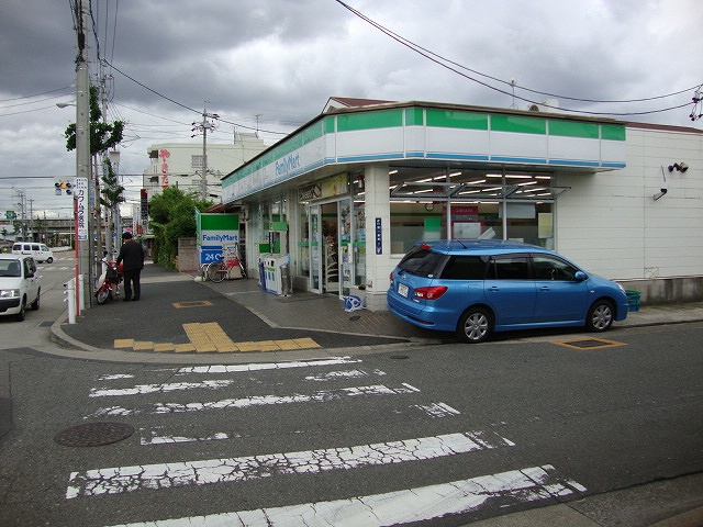 Convenience store. Until the (convenience store) 800m