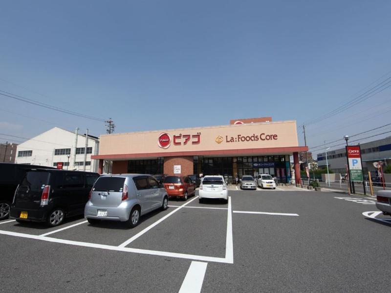 Supermarket. Rafuzukoa Jinno to the store (supermarket) 348m