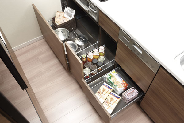 Kitchen.  [Slide storage] Out of things easier slide storage. The impact is soft with a closing function close to the quiet ease the (same specifications)