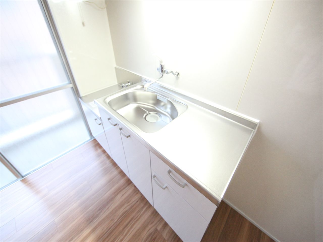 Kitchen. Kitchen (two-burner gas stove installation Allowed) Refrigerator ・ Microwave oven, etc. available OK