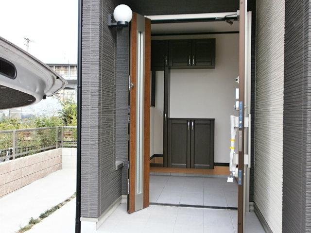 Entrance. (October 2013) Shooting