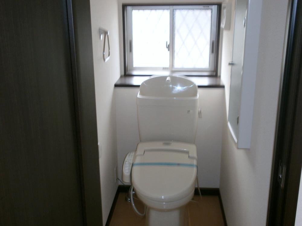 Toilet. Indoor (10 May 2013) Shooting