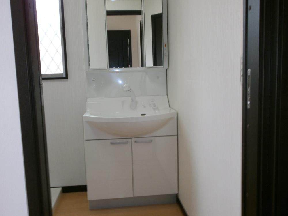 Wash basin, toilet. Indoor (10 May 2013) Shooting