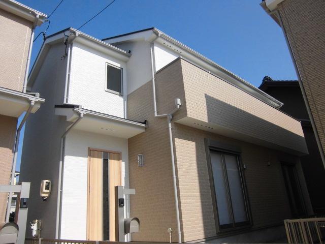 ◇ 3 Building Exterior Photos