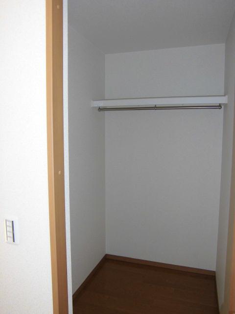 Receipt.  ◆ Building 3 Western-style storage space