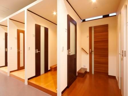 exhibition hall / Showroom. It is a corner that exhibited a wide range of joinery such as interior doors and flooring.