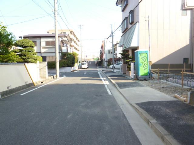 Local photos, including front road. Frontal road 2013 November 1, shooting