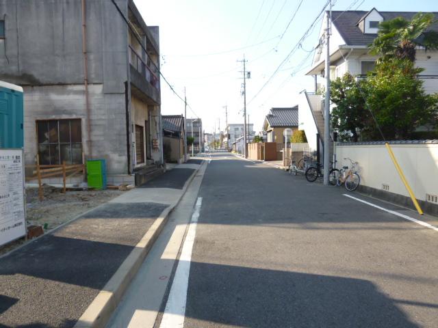 Local photos, including front road. Frontal road 2013 November 1, shooting